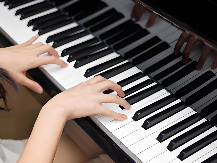 一弹钢琴就出手汗？琴键打滑好尴尬？这些方法你要试试！​