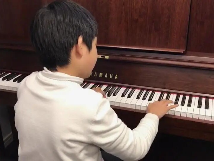 学龄前娃选第一台钢琴：不拼贵的，只选对的