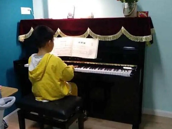 居家练琴不扰民！日本二手钢琴音质与静音技巧揭秘