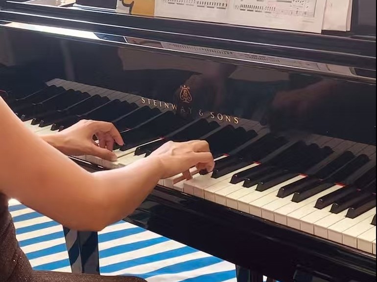 孩子学钢琴？别着急砸重金交学费！精打细算的新思路！