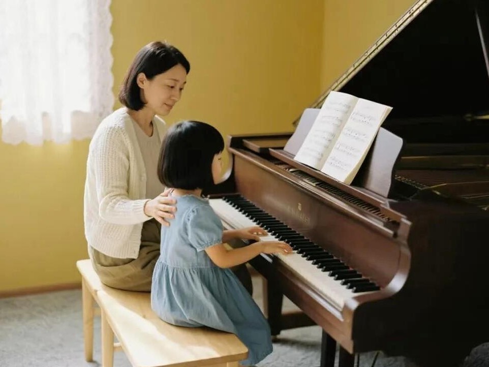 孩子学琴第一台钢琴避坑！日本二手钢琴为啥这么香？