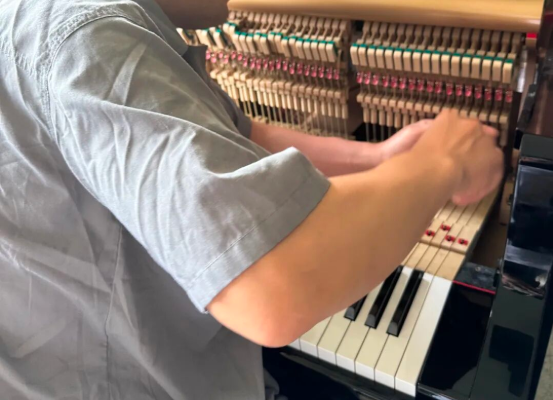 三角钢琴触感“零偏差”？上海顶胜钢琴揭秘核心密码