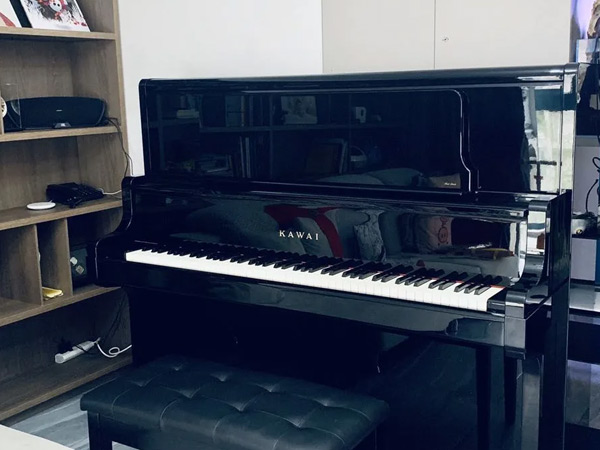 是什么保持钢琴的音律稳定的呢？