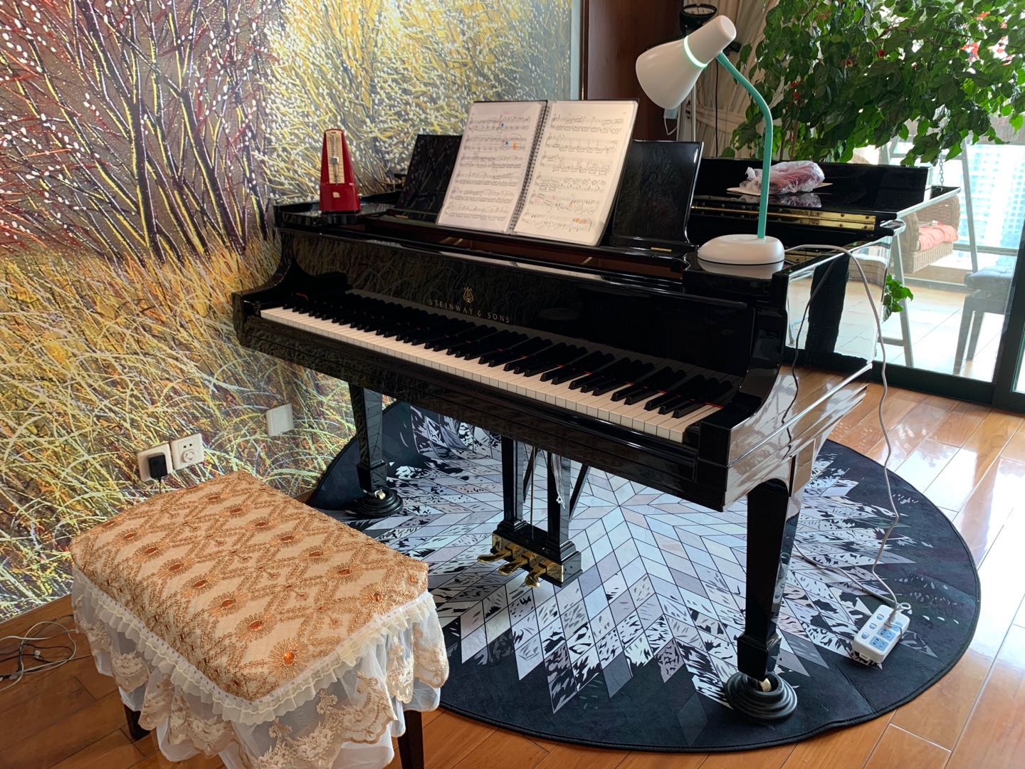 一台来自日本的雅马哈、卡哇伊二手钢琴，它的旅程可能比你想象的更远！