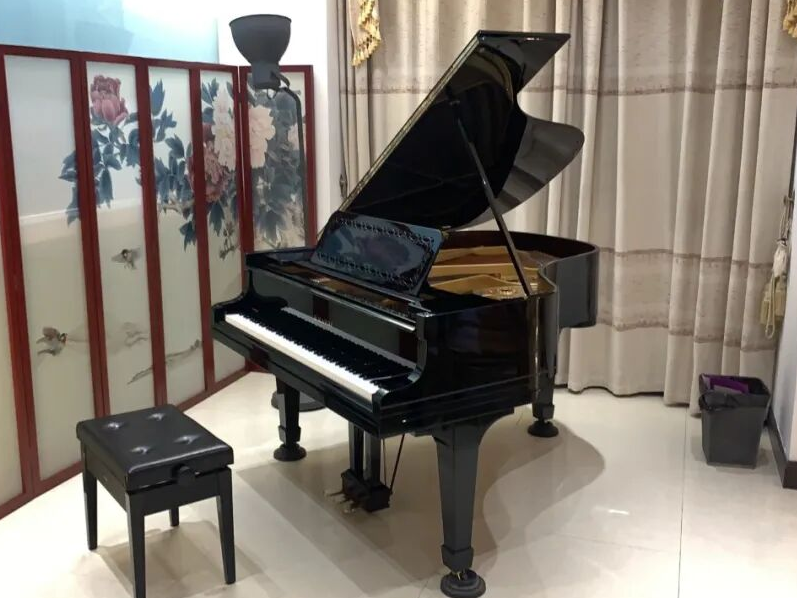 谁懂啊！客厅摆台日本二手钢琴，把春天的温柔焊在家里