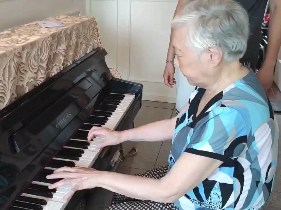 退休学钢琴，60岁开启人生第二春！🎹这5个理由让我后悔没早开始
