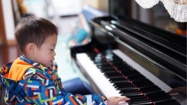 弹琴怕吵到邻居心里过意不去？试试这几招，邻里和睦练琴更自在！