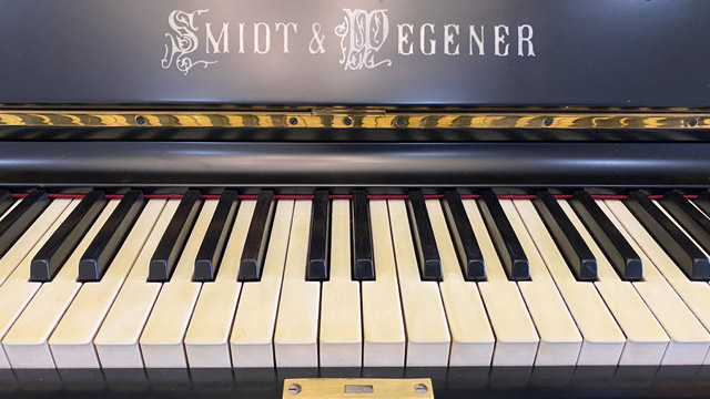 TOPWINNER为上音歌剧院修复古琴！