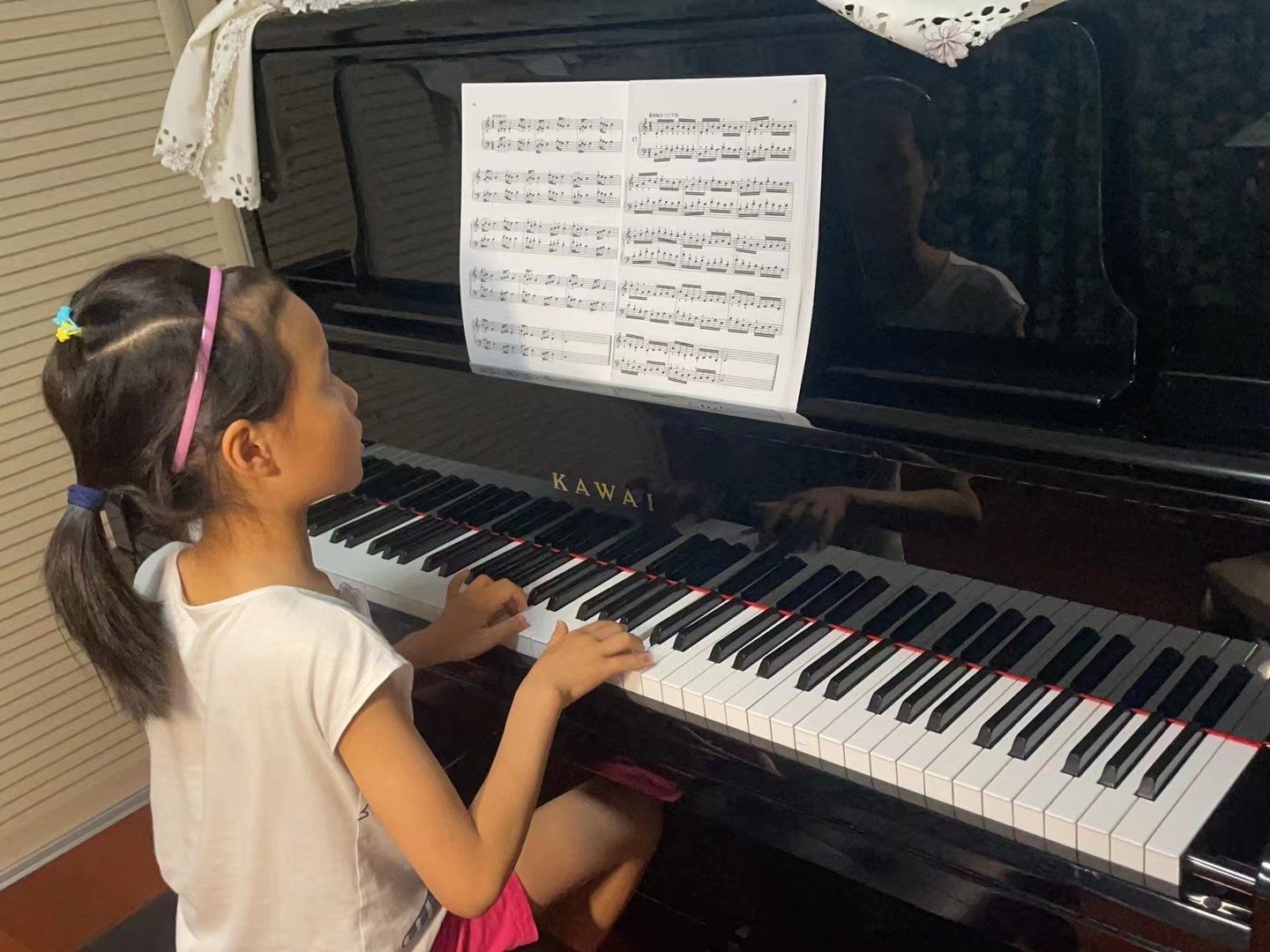 马斯克力赞！钢琴是终级的思维训练，从小练琴咋易成大佬？