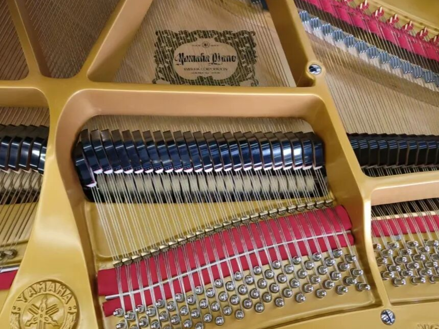日本二手钢琴音色密码：20年云杉木实木音板藏玄机