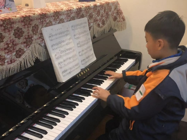 被追问无数次！钢琴键盘黑白键原因大公开