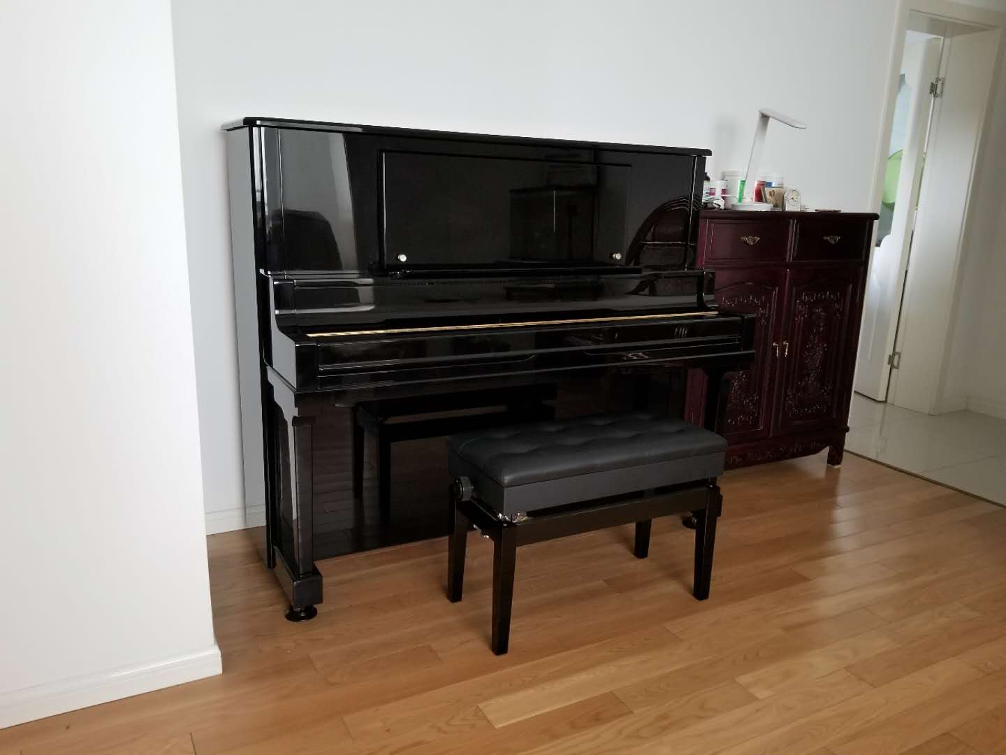 选日本二手钢琴别漏了！顶胜钢琴揭秘不同款式后背里的门道